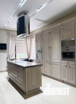 Дом 900м&sup2;, 2-этажный, участок 14 сот.  