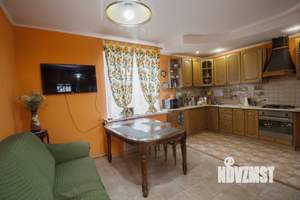 Дом 200м&sup2;, 2-этажный, участок 7 сот.  