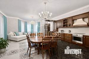 Дом 388м&sup2;, 2-этажный, участок 10 сот.  