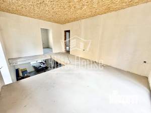 Дом 220м&sup2;, 3-этажный, участок 8 сот.  