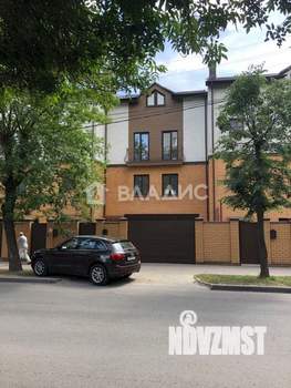 Таунхаус 240м², 3-этажный, участок 2 сот.  