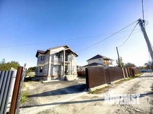 Дом 170м&sup2;, 2-этажный, участок 9 сот.  