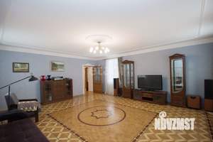 Дом 307м&sup2;, 3-этажный, участок 4 сот.  