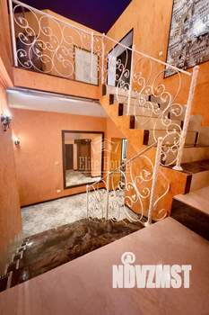 Дом 388м&sup2;, 2-этажный, участок 10 сот.  