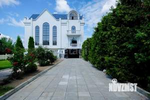 Дом 702м&sup2;, 3-этажный, участок 9 сот.  