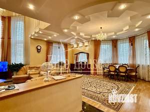 Дом 281м&sup2;, 2-этажный, участок 6 сот.  