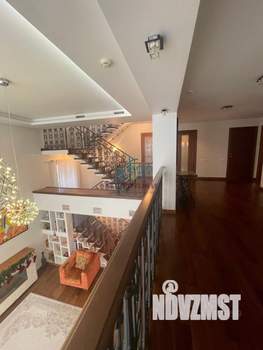 Дом 523м&sup2;, 5-этажный, участок 11 сот.  