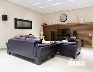 Дом 900м&sup2;, 2-этажный, участок 14 сот.  