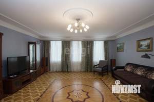 Дом 307м&sup2;, 3-этажный, участок 4 сот.  