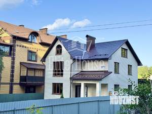 Дом 220м², 3-этажный, участок 8 сот.  