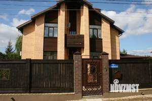 Коттедж 294м&sup2;, 2-этажный, участок 19 сот.  