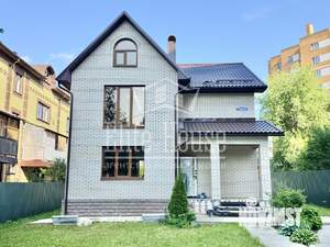 Дом 220м², 3-этажный, участок 8 сот.  