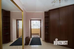 Дом 307м&sup2;, 3-этажный, участок 4 сот.  