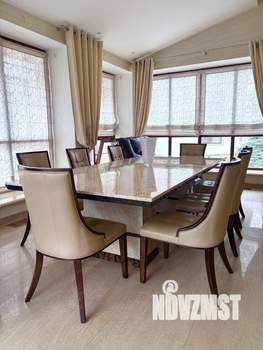 Дом 900м&sup2;, 2-этажный, участок 14 сот.  