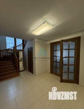 Дом 400м&sup2;, 3-этажный, участок 5 сот.  