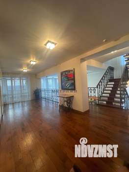 Дом 523м&sup2;, 5-этажный, участок 11 сот.  