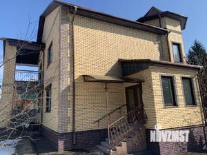 Дом 300м&sup2;, 3-этажный, участок 15 сот.  