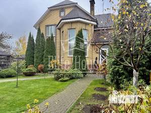 Дом 281м&sup2;, 2-этажный, участок 6 сот.  