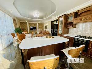 Дом 313м&sup2;, 4-этажный, участок 9 сот.  