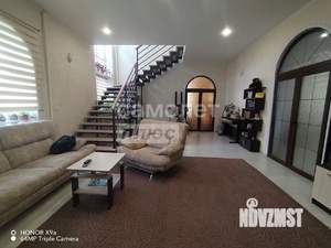 Дом 393м&sup2;, 2-этажный, участок 7 сот.  