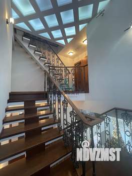 Дом 523м&sup2;, 5-этажный, участок 11 сот.  