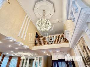 Дом 281м&sup2;, 2-этажный, участок 6 сот.  