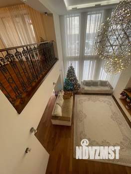 Дом 523м&sup2;, 5-этажный, участок 11 сот.  