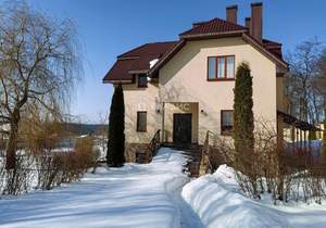 Дом 250м&sup2;, 2-этажный, участок 12 сот.  