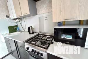 1-к квартира, посуточно, 42м2, 4/4 этаж
