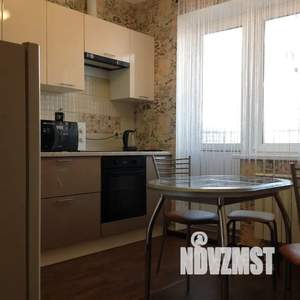 1-к квартира, посуточно, 42м2, 2/17 этаж