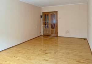 2-к квартира, вторичка, 65м2, 1/5 этаж