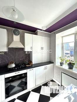 2-к квартира, вторичка, 64м2, 1/9 этаж