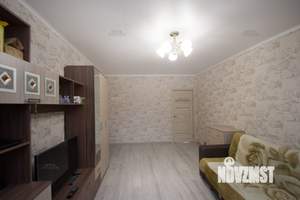2-к квартира, вторичка, 61м2, 1/4 этаж