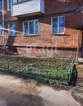 2-к квартира, вторичка, 43м2, 1/4 этаж